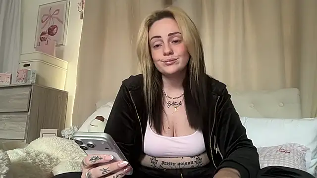 Snapshot of Sofiablack_x chatting on June 3, 9:56 am Sofiablack x online show from June 3, 9:56 am