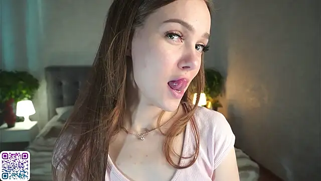 Snapshot of PearleKalmen chatting on July 14, 10:21 am PearleKalmen online show from July 14, 10:21 am