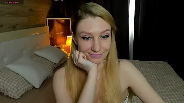 Snapshot of ReginaAmour chatting on June 3, 1:03 pm ReginaAmour online show from June 3, 1:03 pm