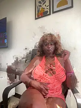 Snapshot of Dottie_shee chatting on June 7, 10:08 am Dottie shee online show from June 7, 10:08 am