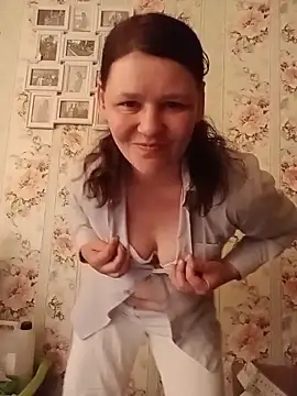 KellyCarter  online show from June 17, 1:45 pm