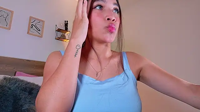 Snapshot of _Emmakiss_ chatting on July 24, 9:35 pm Emmakiss online show from July 24, 9:35 pm
