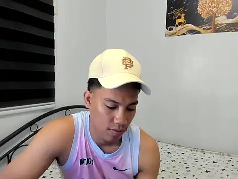 Snapshot of urfucker_vinz chatting on July 16, 12:55 pm urfucker vinz online show from July 16, 12:55 pm