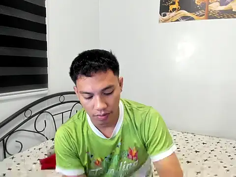 Snapshot of urfucker_vinz chatting on July 18, 4:33 pm urfucker vinz online show from July 18, 4:33 pm