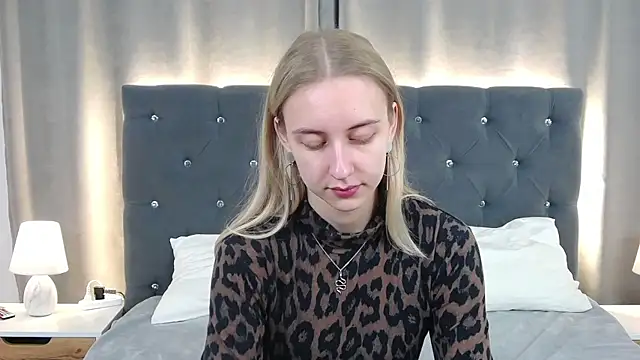 Snapshot of LirienVexx chatting on June 27, 4:06 am LirienVexx online show from June 27, 4:06 am
