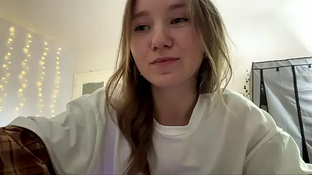 Snapshot of smalllisa chatting on June 3, 4:56 pm smalllisa online show from June 3, 4:56 pm