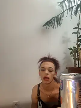 Snapshot of translady19 chatting on June 19, 12:48 am translady19 online show from June 19, 12:48 am