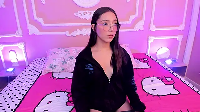 Snapshot of NinaSinclair chatting on June 8, 11:21 am NinaSinclair online show from June 8, 11:21 am