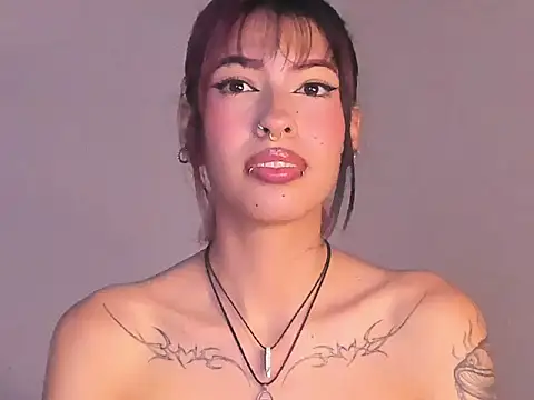 Snapshot of EvaBenely_ chatting on June 29, 5:35 am EvaBenely online show from June 29, 5:35 am
