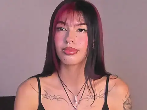 Snapshot of EvaBenely_ chatting on July 5, 6:53 am EvaBenely online show from July 5, 6:53 am