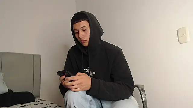 Owenn  blueee online show from June 19, 3:22 am