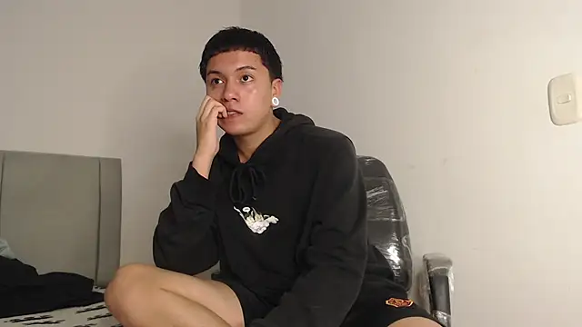 Owenn  blueee online show from July 7, 12:57 am