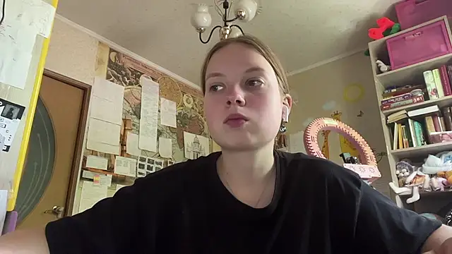 Snapshot of Aileyn chatting on July 15, 7:13 am Aileyn online show from July 15, 7:13 am