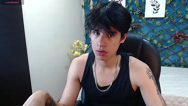 Snapshot of wayath1 chatting on July 8, 11:15 am wayath1 online show from July 8, 11:15 am