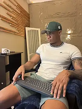 LoganVarela online show from July 13, 4:10 pm