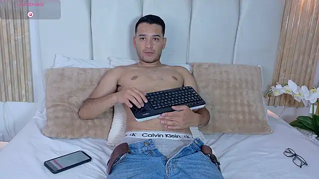 Snapshot of Thiago_Stone1 chatting on July 12, 10:01 pm Thiago Stone1 online show from July 12, 10:01 pm