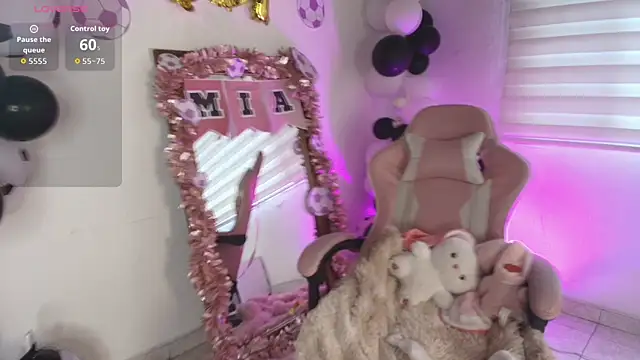 mia zafirr online show from July 7, 8:46 pm