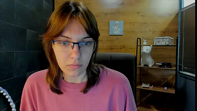 Snapshot of KristennMartin chatting on June 12, 10:58 am KristennMartin online show from June 12, 10:58 am