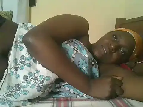 Snapshot of Yours_Ramona chatting on June 15, 11:18 pm Yours Ramona online show from June 15, 11:18 pm