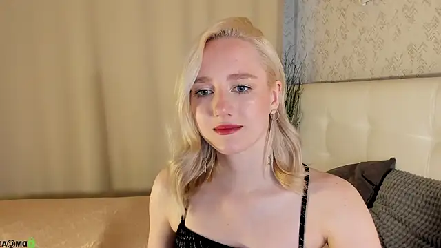 Snapshot of Chloe-Deccer chatting on June 26, 1:21 am Chloe-Deccer online show from June 26, 1:21 am