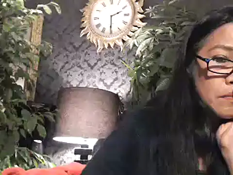 Snapshot of Hornygirltheone chatting on December 3, 1:30 am Hornygirltheone online show from December 3, 1:30 am