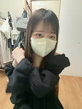 Snapshot of Miiruuu75 chatting on June 10, 12:11 am Miiruuu75 online show from June 10, 12:11 am