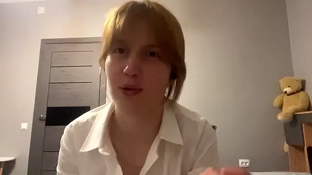 Snapshot of Mowhlntime chatting on June 25, 1:49 am Mowhlntime online show from June 25, 1:49 am