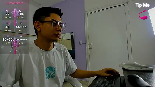 Snapshot of Ethan12_ chatting on July 5, 3:23 am Ethan12 online show from July 5, 3:23 am