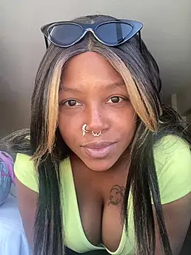 Snapshot of nia_coxlive chatting on July 27, 4:14 pm nia coxlive online show from July 27, 4:14 pm