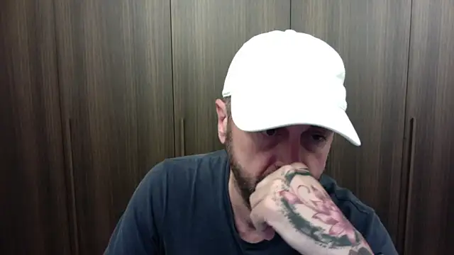 Snapshot of Topinkiss chatting on June 8, 5:57 pm Topinkiss online show from June 8, 5:57 pm
