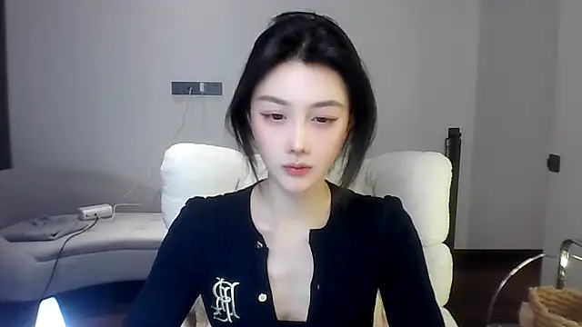 Snapshot of SylvieMaya chatting on June 13, 3:32 pm SylvieMaya online show from June 13, 3:32 pm