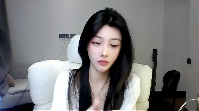 Snapshot of SylvieMaya chatting on June 26, 6:34 pm SylvieMaya online show from June 26, 6:34 pm