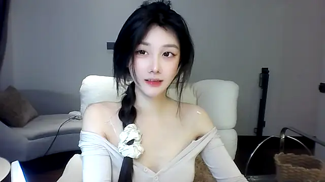 Snapshot of SylvieMaya chatting on July 17, 7:19 pm SylvieMaya online show from July 17, 7:19 pm