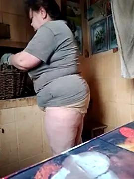 Snapshot of oksana72 chatting on February 15, 7:16 am oksana72 online show from February 15, 7:16 am