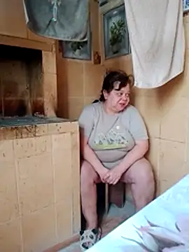 Snapshot of oksana72 chatting on April 29, 7:34 am oksana72 online show from April 29, 7:34 am