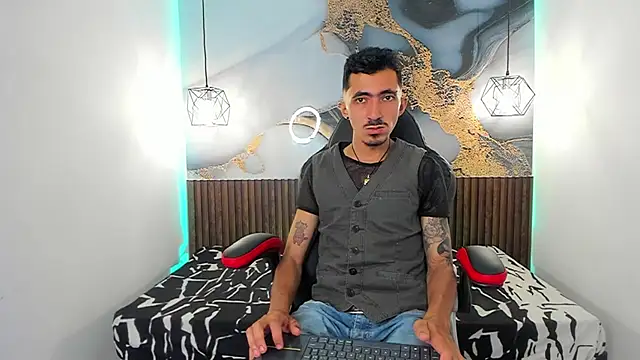 Snapshot of DylanAnderson1 chatting on July 18, 8:45 pm DylanAnderson1 online show from July 18, 8:45 pm