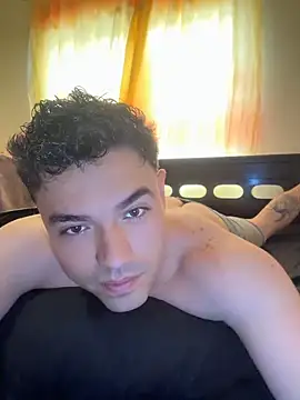 Snapshot of Samu_Miller01 chatting on June 8, 4:18 pm Samu Miller01 online show from June 8, 4:18 pm