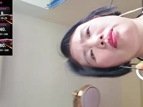Snapshot of YIYI-queen chatting on June 8, 7:31 am YIYI-queen online show from June 8, 7:31 am