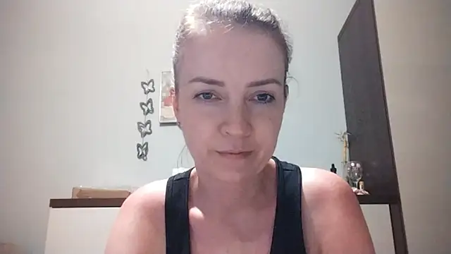Snapshot of JenniferAlone chatting on June 21, 8:44 pm JenniferAlone online show from June 21, 8:44 pm