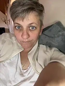 blueiceeyes online show from June 10, 11:53 am
