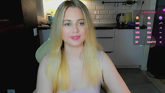 Snapshot of blonde_kellyy chatting on July 12, 3:08 am blonde kellyy online show from July 12, 3:08 am