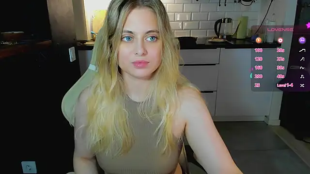 Snapshot of blonde_kellyy chatting on July 26, 10:55 am blonde kellyy online show from July 26, 10:55 am