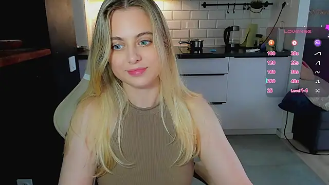 Snapshot of blonde_kellyy chatting on July 29, 4:21 am blonde kellyy online show from July 29, 4:21 am