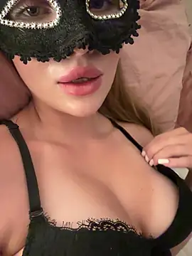 AlexandraMoore03 online show from June 16, 8:11 pm