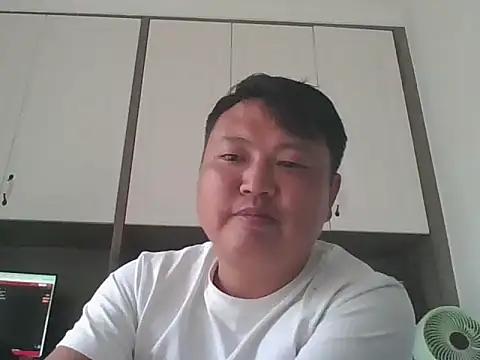 Snapshot of RzBBSS chatting on June 8, 9:42 am RzBBSS online show from June 8, 9:42 am
