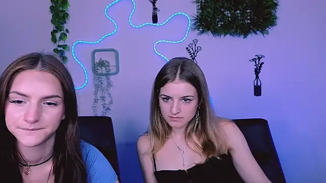 naomi perl online show from July 19, 9:35 am