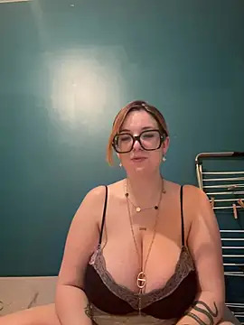 Snapshot of alexia_tacrush chatting on June 25, 8:35 pm alexia tacrush online show from June 25, 8:35 pm