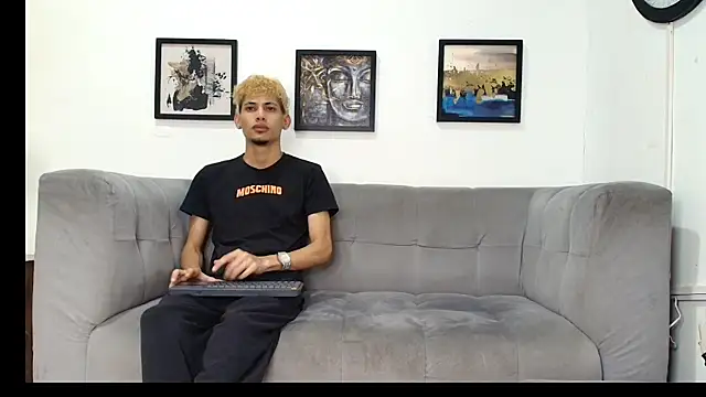 Snapshot of Hot_skinny_guys chatting on June 19, 7:17 pm Hot skinny guys online show from June 19, 7:17 pm