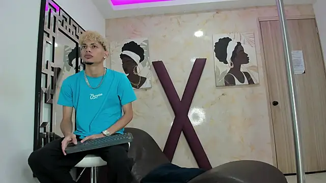 Snapshot of Hot_skinny_guys chatting on July 13, 7:16 pm Hot skinny guys online show from July 13, 7:16 pm