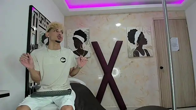Snapshot of Hot_skinny_guys chatting on July 15, 7:30 pm Hot skinny guys online show from July 15, 7:30 pm